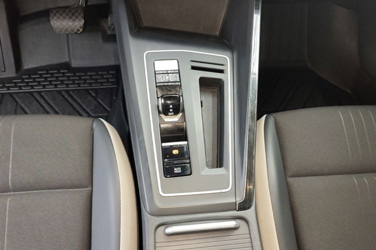 Volkswagen Golf 2021 car image #14