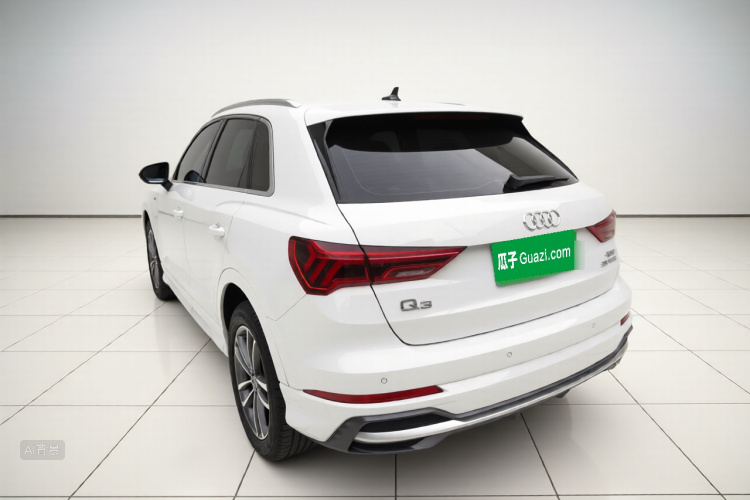 Audi Q3 2022 car image #5
