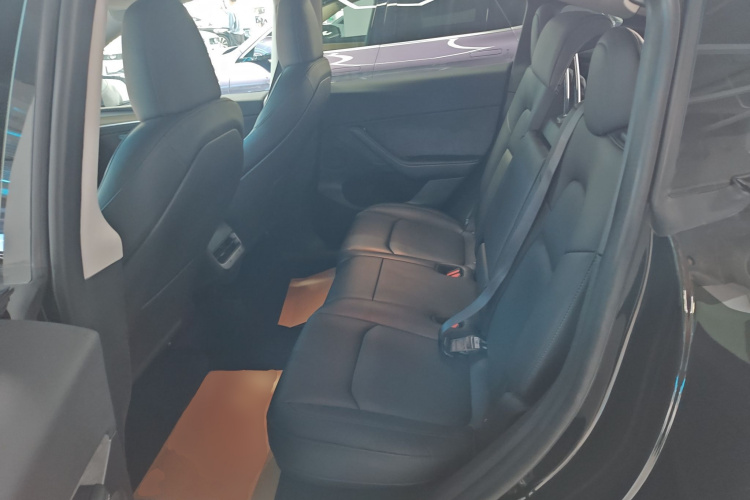 Tesla Model Y 2023 immagine di auto #17