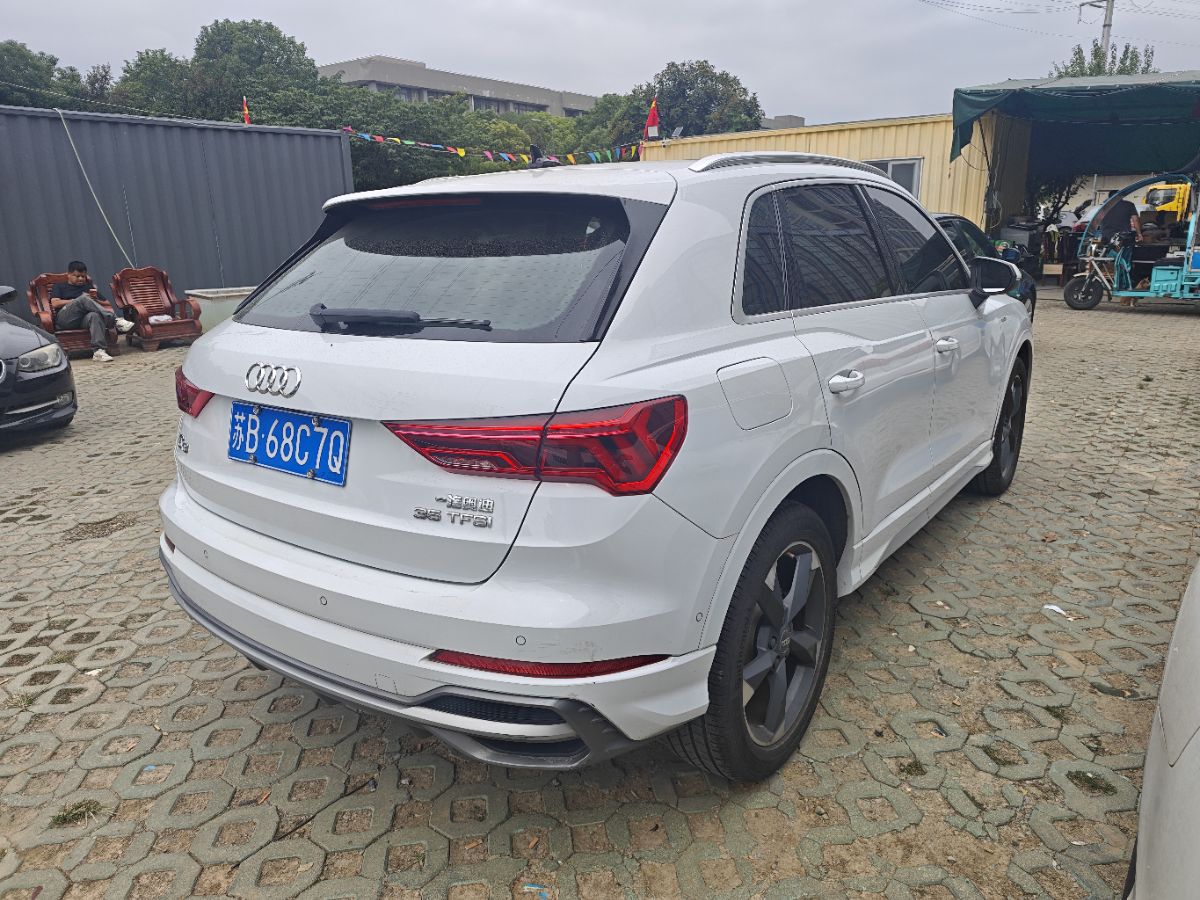 Audi Q3 2021 car image #9
