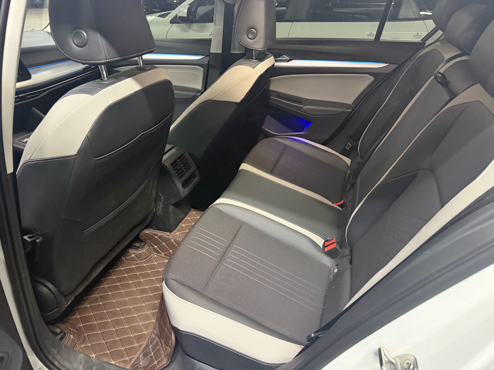 Volkswagen Golf 2021 car image #4