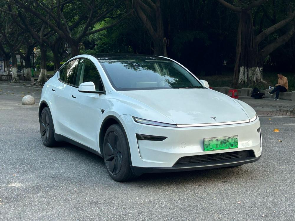 Tesla Model Y 2025 #3 Tesla Model Y 2025 immagine di auto #3