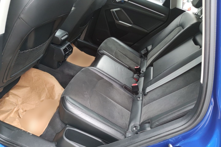 Audi Q3 2020 car image #13
