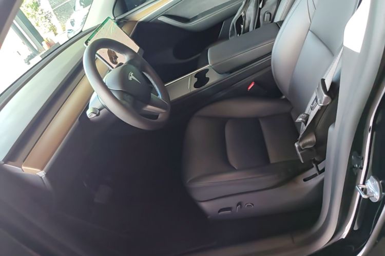 Tesla Model Y 2021 #19 Tesla Model Y 2021 car image #19