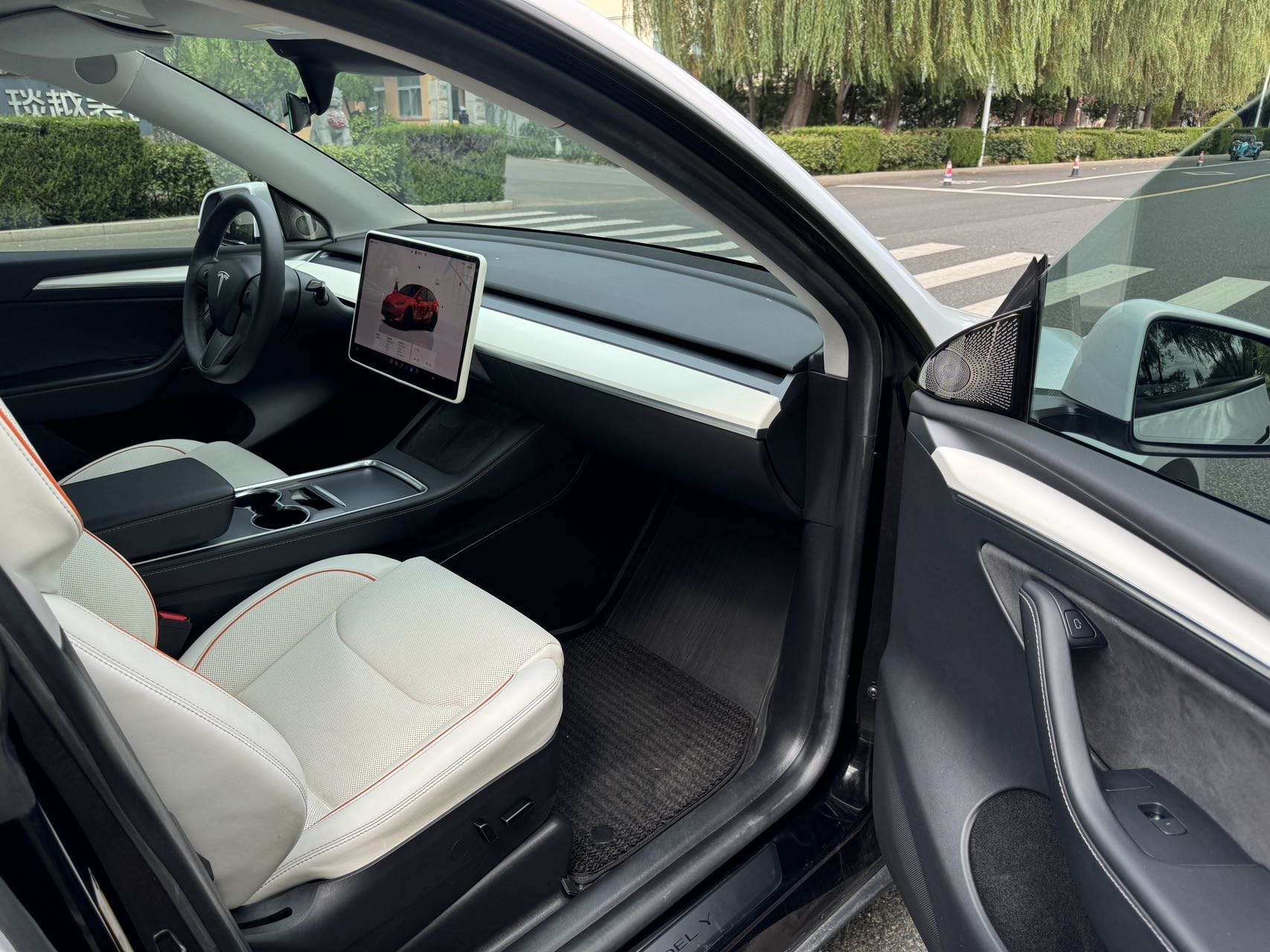 Tesla Model Y 2022 car image #6