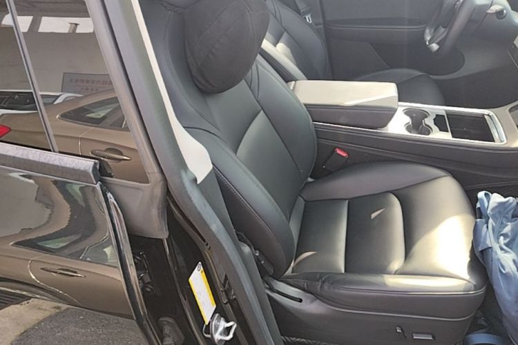 Tesla Model Y 2022 immagine di auto #24