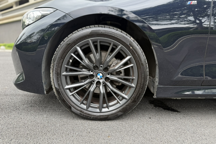 BMW 3 Series 2024 #8 BMW 3 Series 2024 car image #8