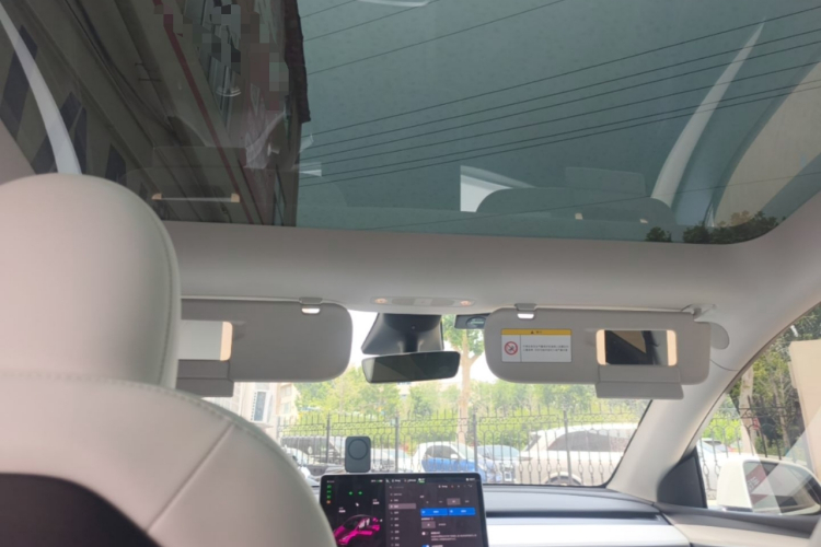 Tesla Model Y 2022 #18 Tesla Model Y 2022 car image #18