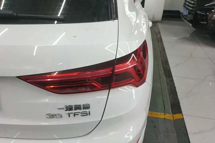 Audi Q3 2021 car image #8