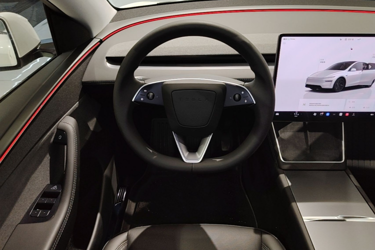 Tesla Model Y 2025 #11 Tesla Model Y 2025 car image #11