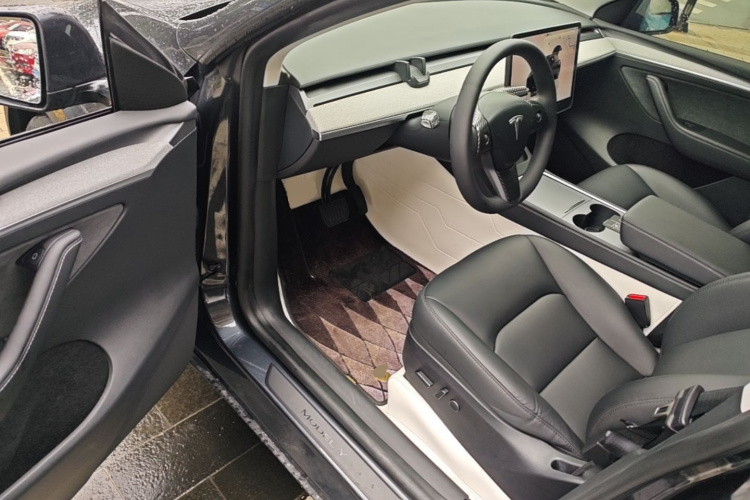 Tesla Model Y 2024 #16 Tesla Model Y 2024 car image #16