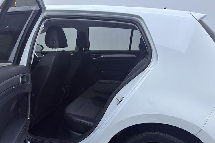 Volkswagen Golf 2020 car image #18