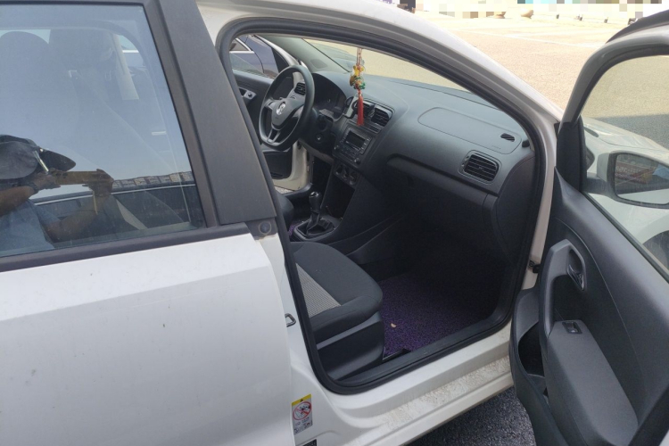 Volkswagen Polo 2017 car image #23