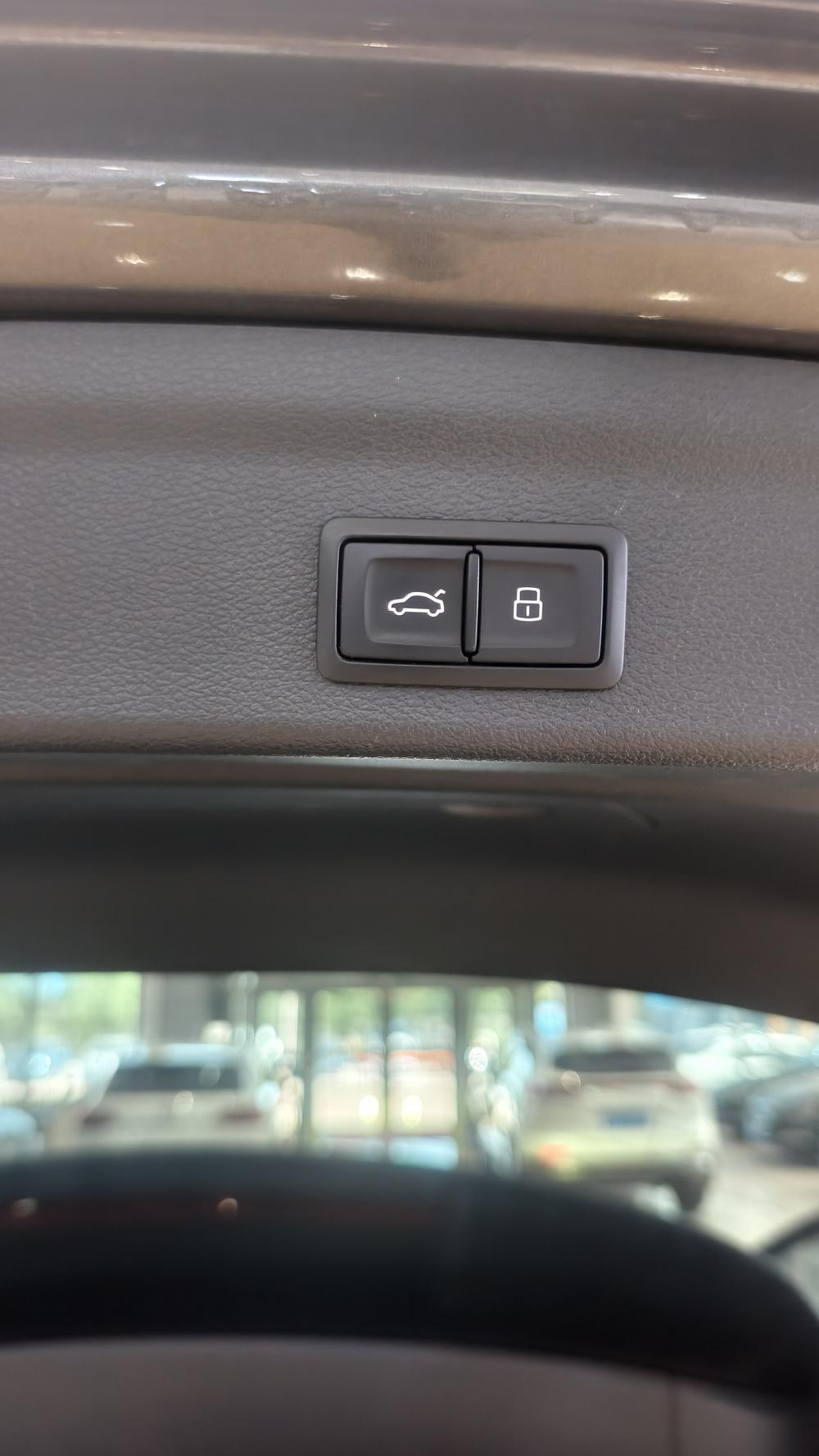 Audi Q3 2022 car image #8