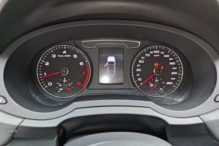 Audi Q3 2019 immagine di auto #13