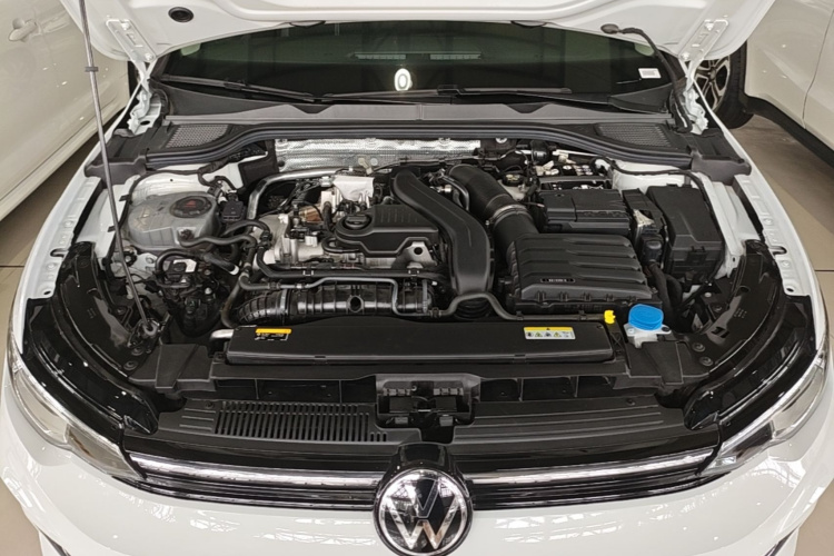 Volkswagen Golf 2025 car image #20