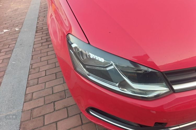 Volkswagen Polo 2015 car image #8