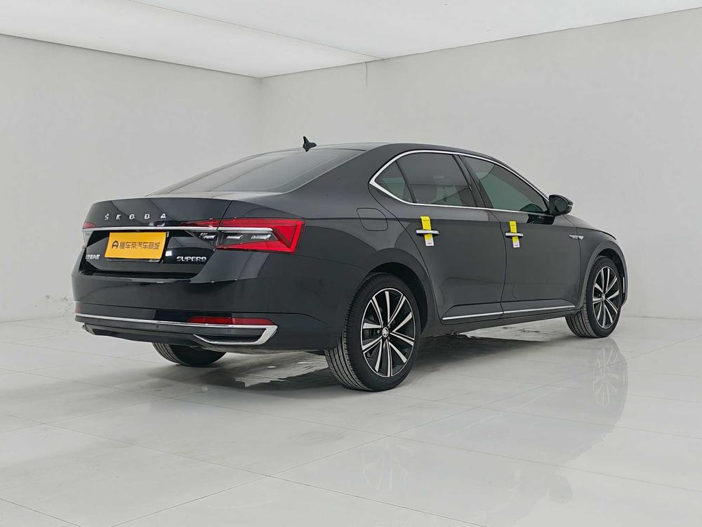 Skoda Superb 2024 imagem de carro #7