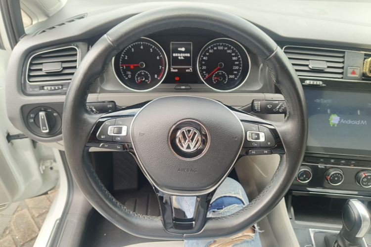 Volkswagen Golf 2018 car image #11