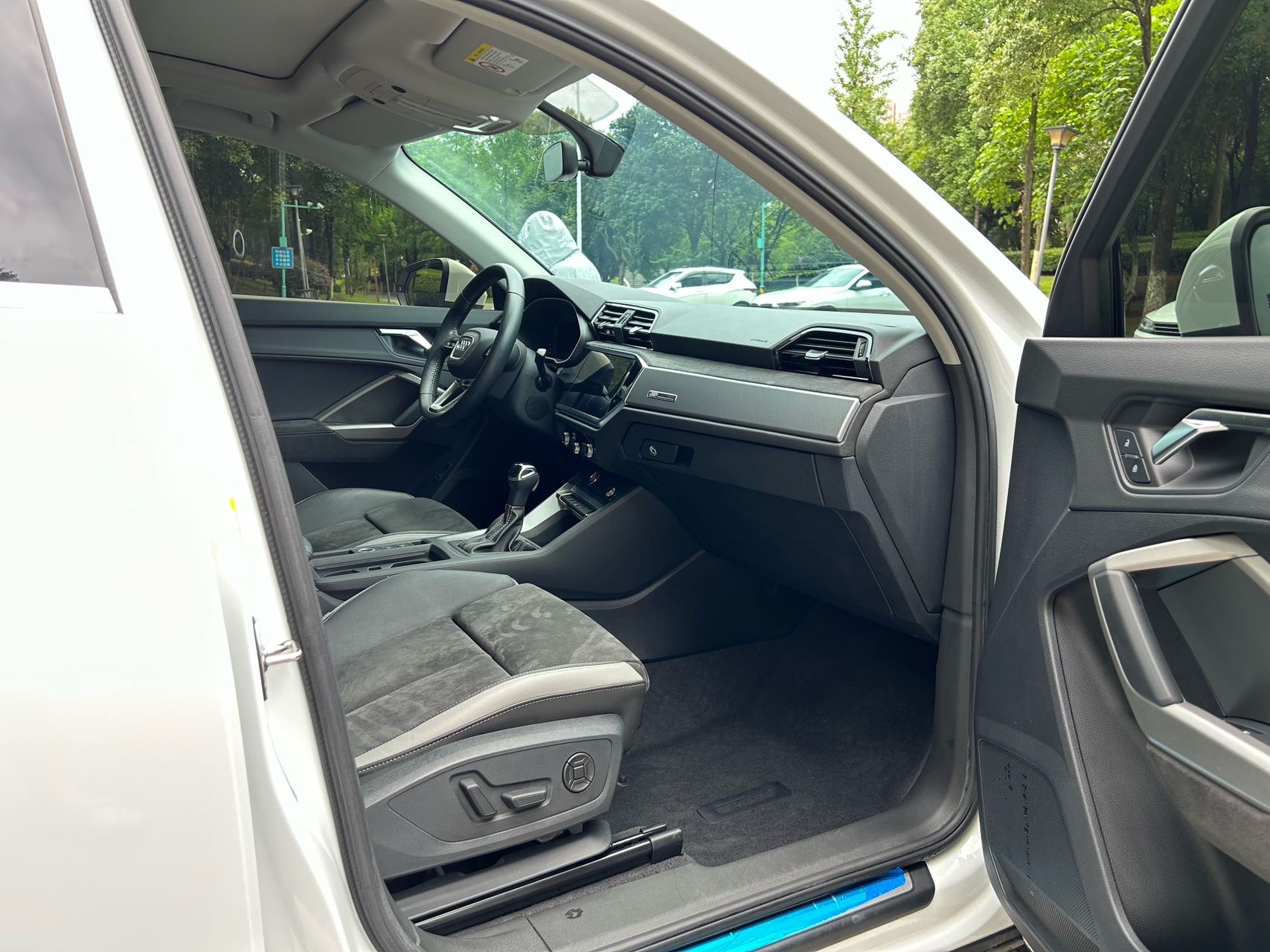Audi Q3 2022 car image #8