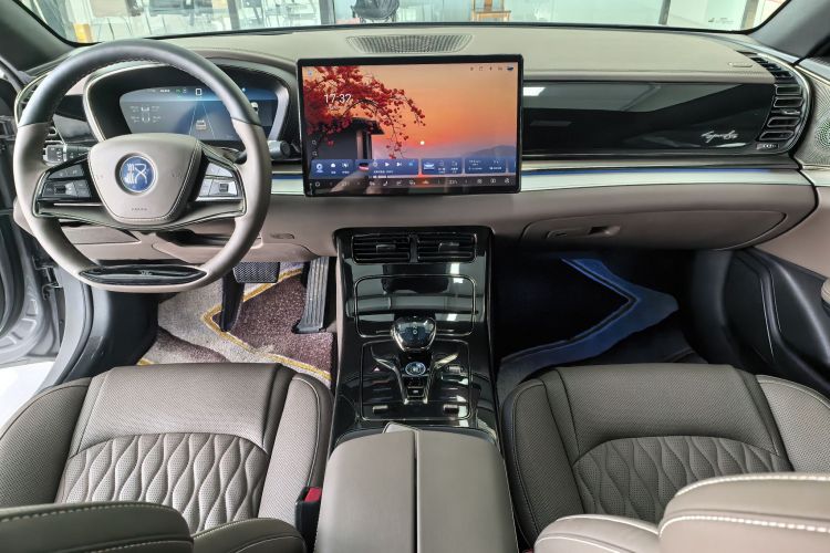 BYD Han 2024 car image #11