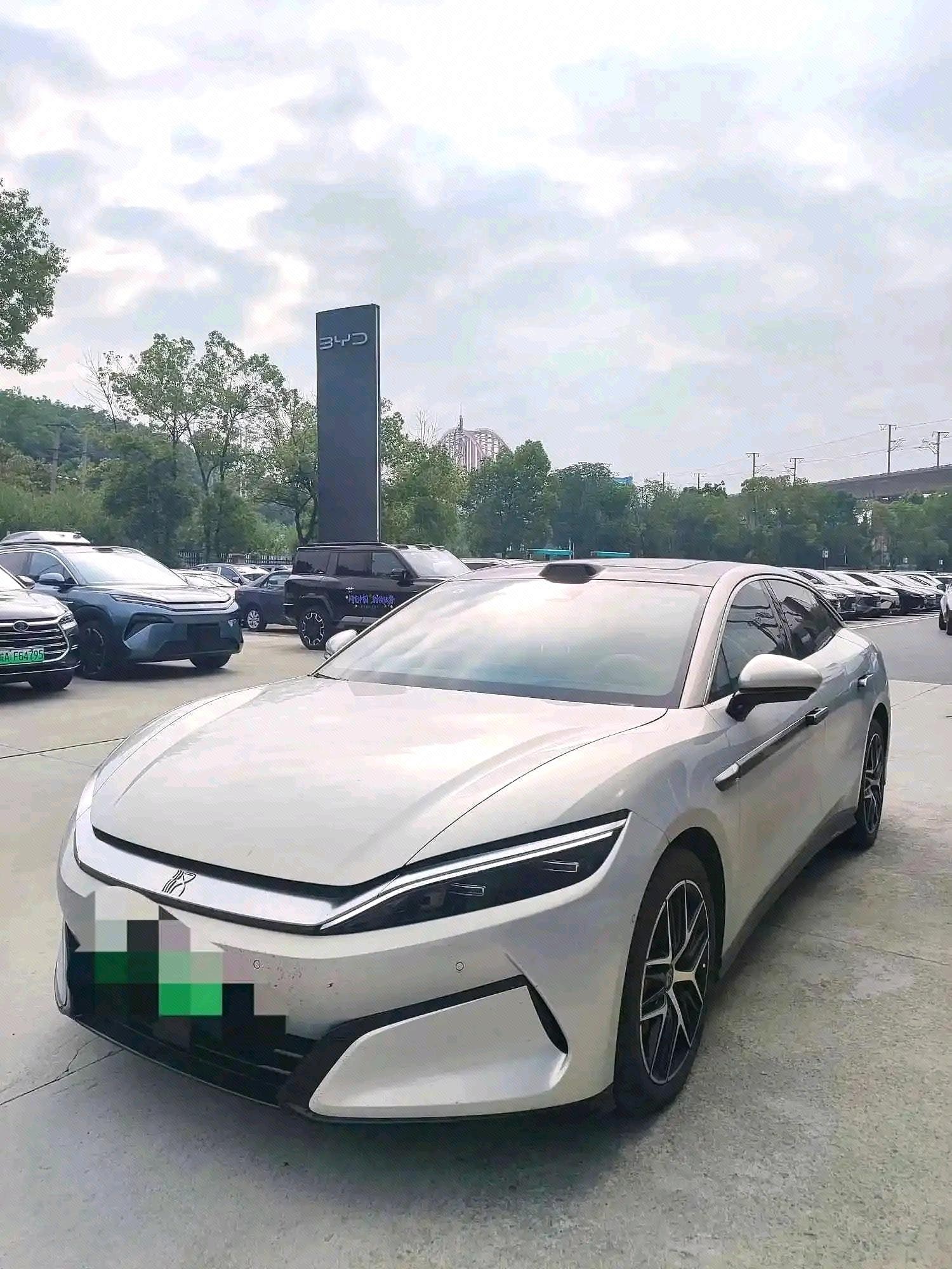 BYD HanL 2025 BYD HanL 2025 car image