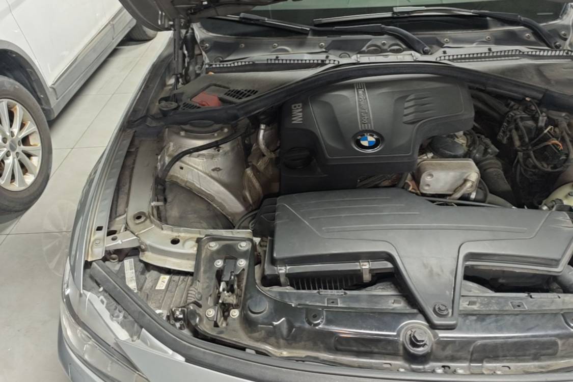 BMW 3 Series 2013 car image #11