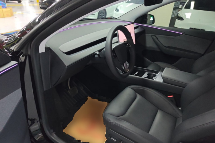 Tesla Model Y 2025 #12 Tesla Model Y 2025 car image #12