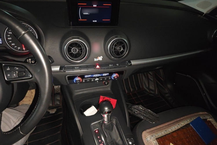 Audi A3 2015 car image #17