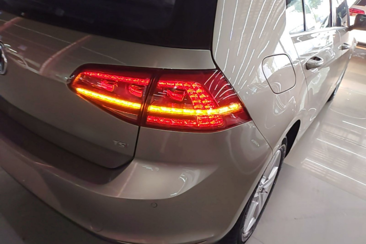 Volkswagen Golf 2015 car image #8