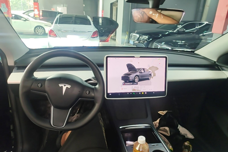 Tesla Model Y 2022 immagine di auto #10