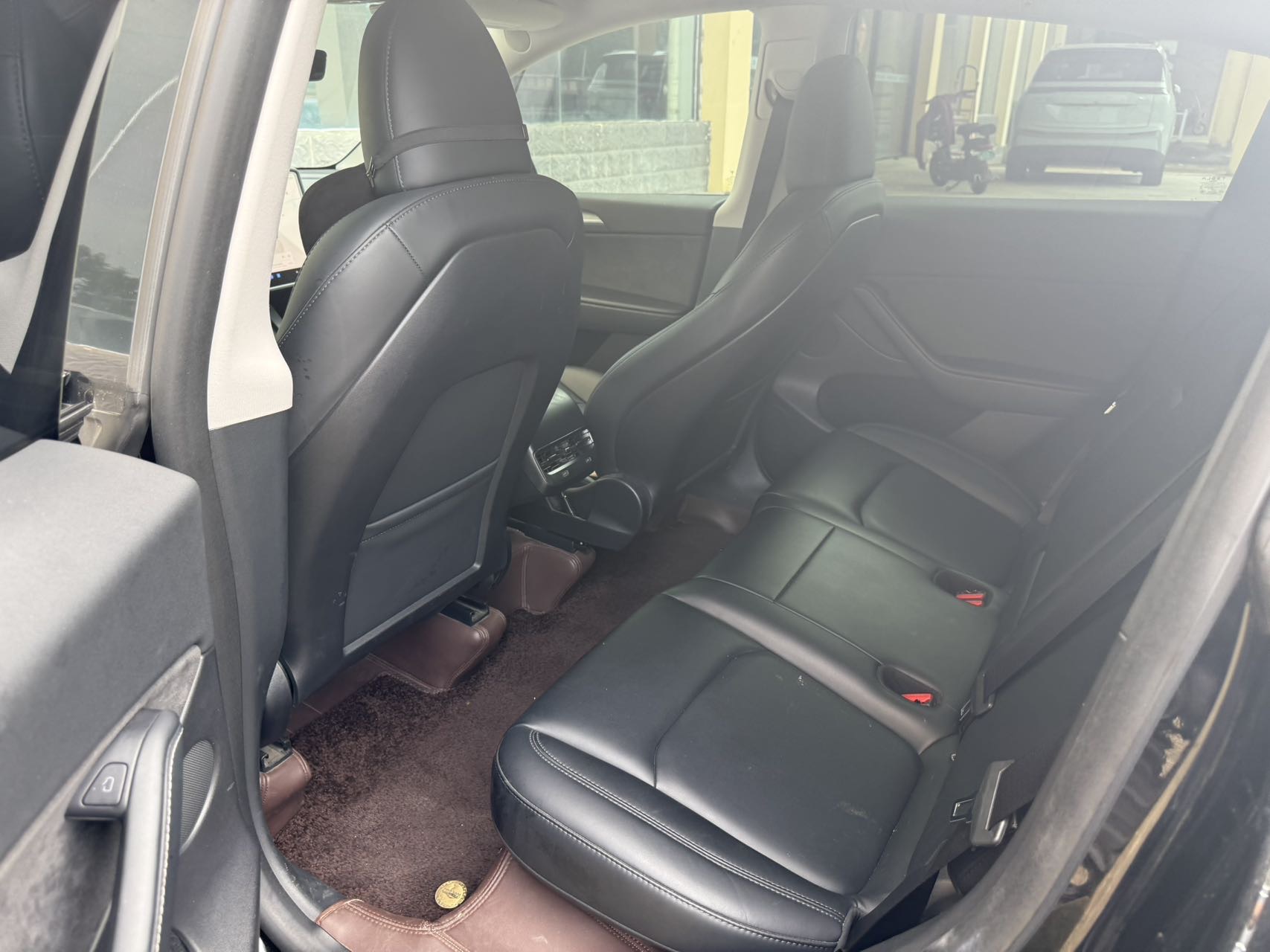 Tesla Model Y 2023 car image #5