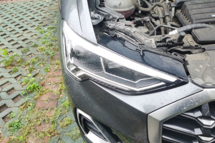Audi Q3 2021 car image #8