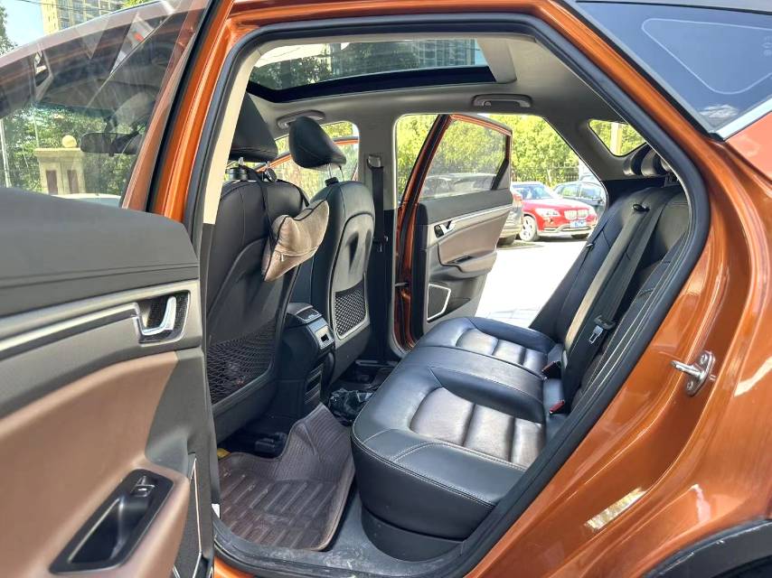 GEELY Emgrand GS 2016 car image #4