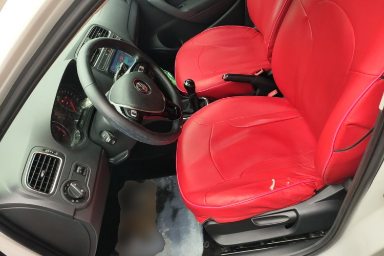 Volkswagen Polo 2017 car image #15