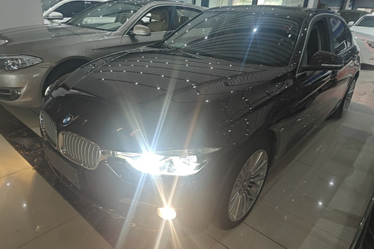 BMW 3 Series 2018 car image #2
