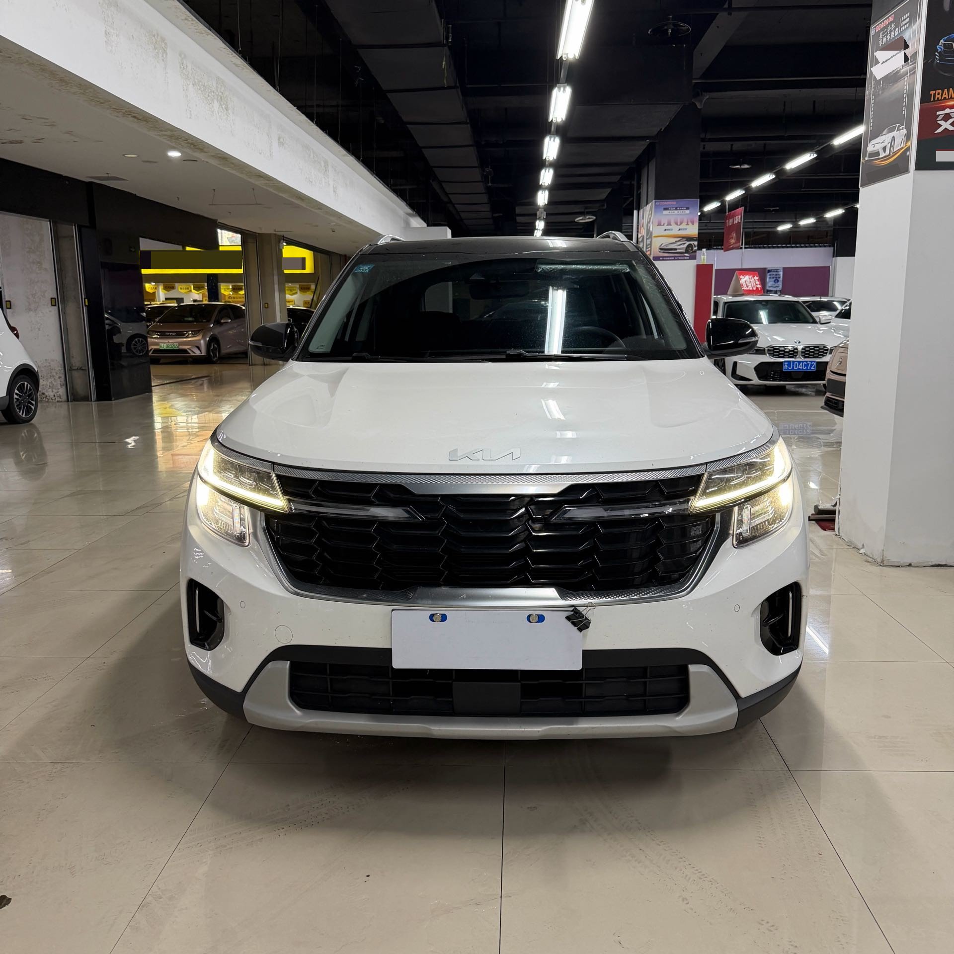 Kia Seltos 2023 car image #2