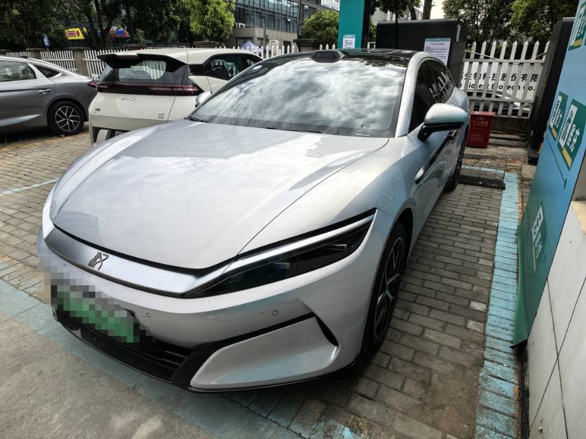 BYD HanL 2025 BYD HanL 2025 car image