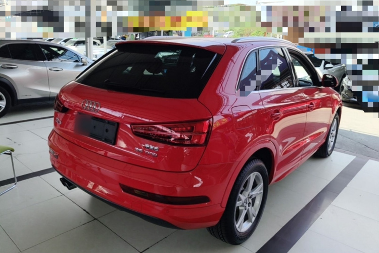 Audi Q3 2018 car image #7