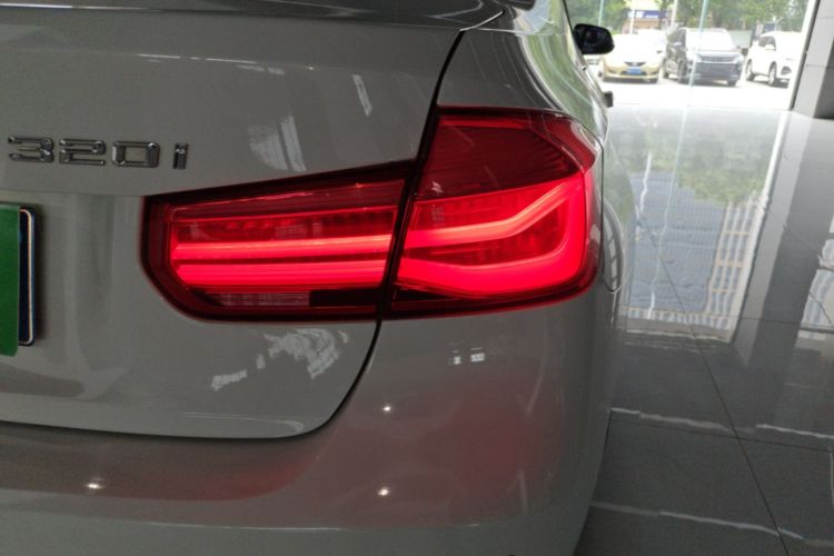 BMW 3 Series 2018 #8 BMW 3 Series 2018 car image #8