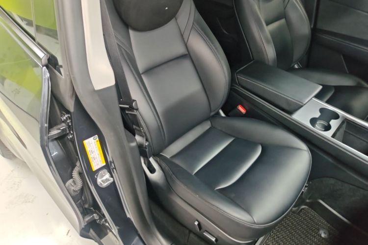 Tesla Model Y 2024 immagine di auto #24