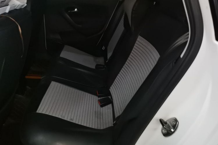 Volkswagen Polo 2018 car image #17