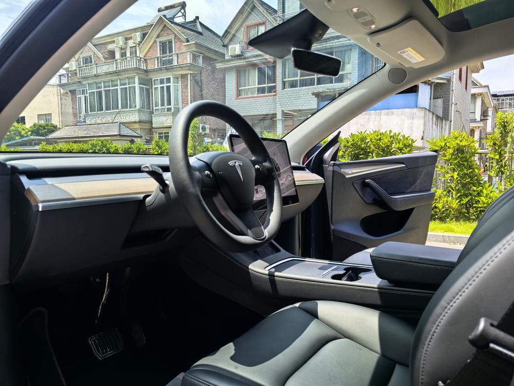 Tesla Model Y 2023 #17 Tesla Model Y 2023 car image #17