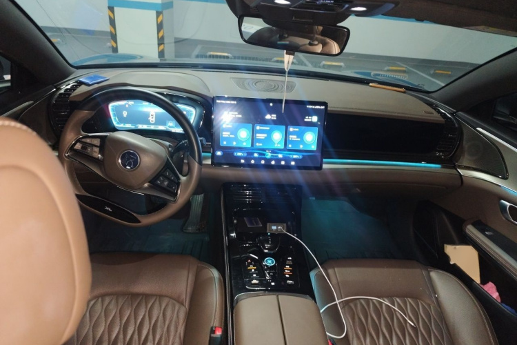 BYD Han 2023 car image #12