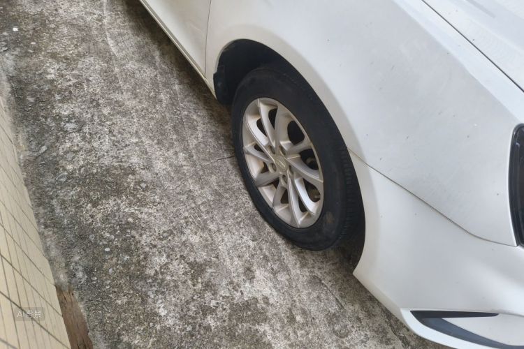 GEELY Emgrand 2021 car image #9