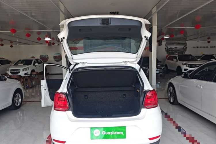 Volkswagen Polo 2015 car image #19