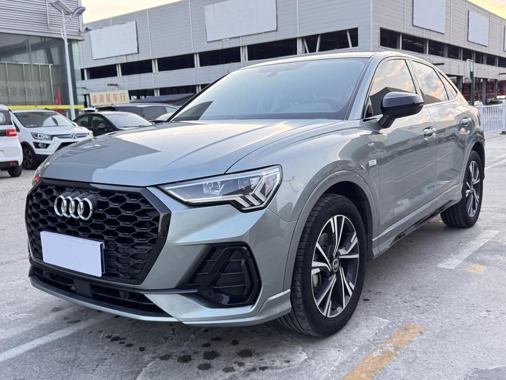 Audi Q3 Sportback 2022 Audi Q3 Sportback 2022 صورة سيارة
