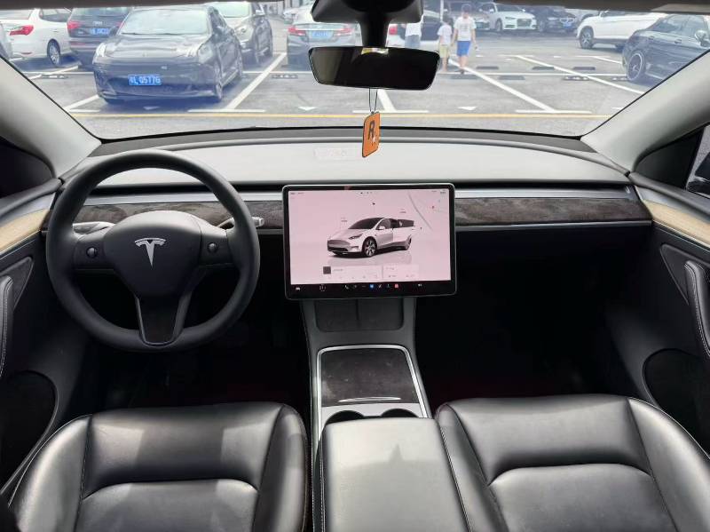 Tesla Model Y 2023 car image #5