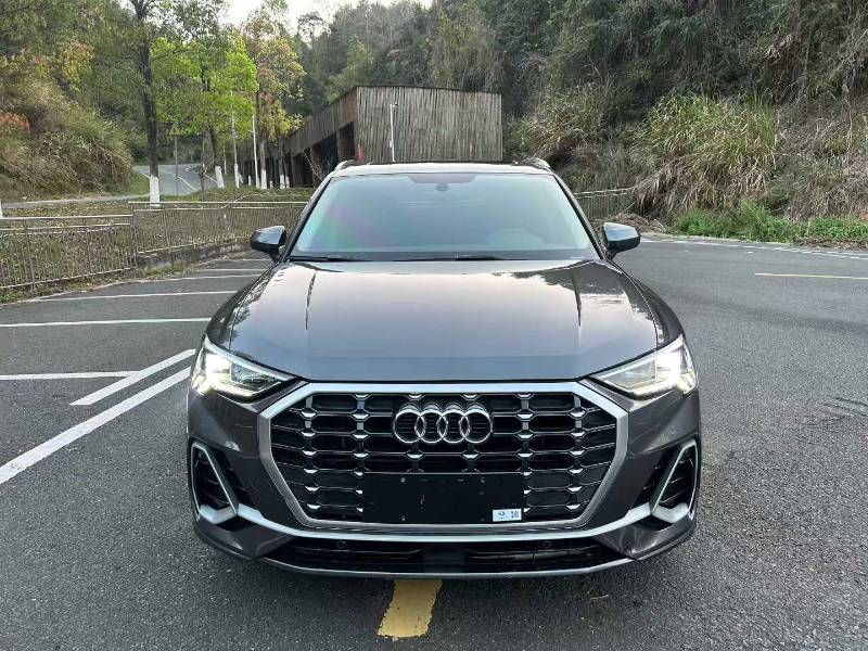 Audi Q3 2021 car image #2