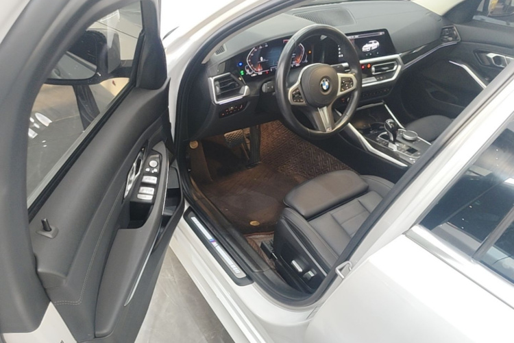BMW 3 Series 2021 #16 BMW 3 Series 2021 car image #16
